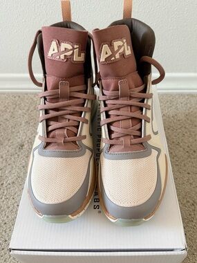 APL Women’s Techloom Defender in Beach/Tundra